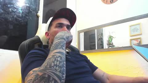 Snapshot of angellatino0 chatting on February 4, 5:53 am angellatino0 online show from February 4, 5:53 am