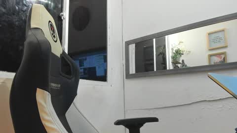 Snapshot of angellatino0 chatting on February 11, 7:02 am angellatino0 online show from February 11, 7:02 am