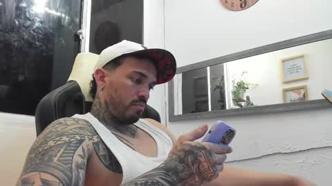 Snapshot of angellatino0 chatting on February 12, 4:33 am angellatino0 online show from February 12, 4:33 am