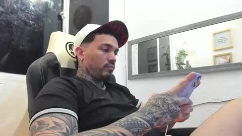 Snapshot of angellatino0 chatting on February 14, 7:07 am angellatino0 online show from February 14, 7:07 am