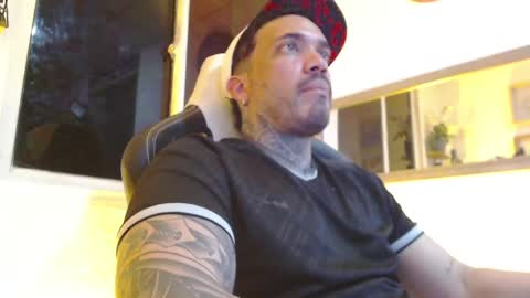 Snapshot of angellatino0 chatting on February 20, 7:23 am angellatino0 online show from February 20, 7:23 am