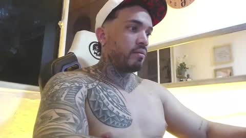 Snapshot of angellatino0 chatting on March 2, 2:51 am angellatino0 online show from March 2, 2:51 am