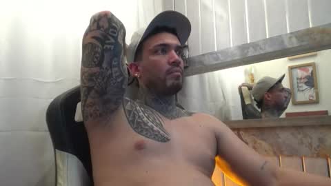 Snapshot of angellatino0 chatting on October 24, 3:25 am angellatino0 online show from October 24, 3:25 am