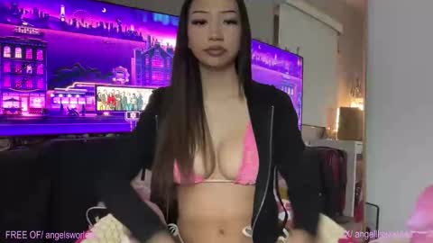 Snapshot of angelllsworlddd chatting on November 13, 4:00 am angel online show from November 13, 4:00 am