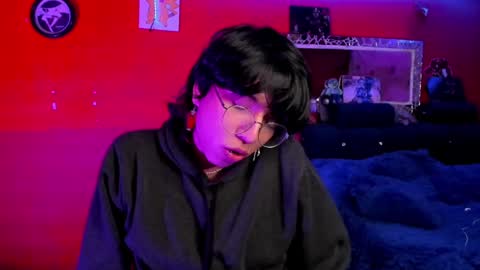 Snapshot of angellonfire chatting on December 18, 1:26 am Angel  online show from December 18, 1:26 am