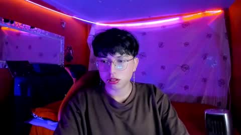 Snapshot of angellonfire chatting on September 17, 5:42 am Angel  online show from September 17, 5:42 am