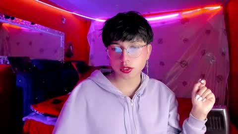 Snapshot of angellonfire chatting on September 18, 5:53 am Angel  online show from September 18, 5:53 am