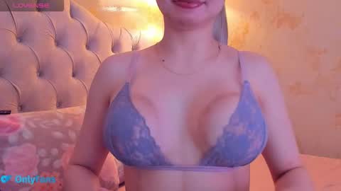 Snapshot of angelrose2323 chatting on September 11, 6:24 am angelrose2323 online show from September 11, 6:24 am