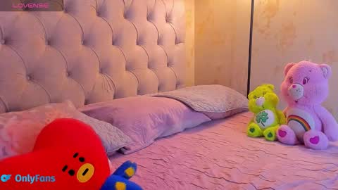 Snapshot of angelrose2323 chatting on October 12, 5:06 am angelrose2323 online show from October 12, 5:06 am