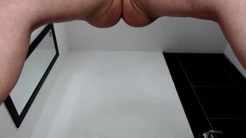 Snapshot of angels_0001 chatting on December 27, 4:10 pm angels_0001 online show from December 27, 4:10 pm