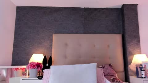 Angela online show from February 17, 1:10 pm