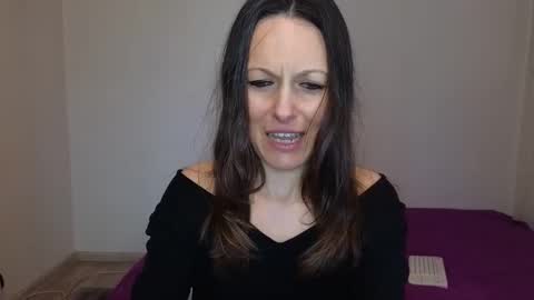 Giulia online show from March 18, 12:30 pm