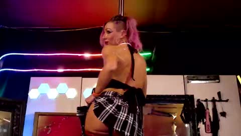 Snapshot of angelsparkle80 chatting on October 18, 5:32 am Madison Marie online show from October 18, 5:32 am