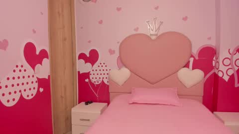 Snapshot of angelstonne_ chatting on February 15, 9:49 am Angel online show from February 15, 9:49 am