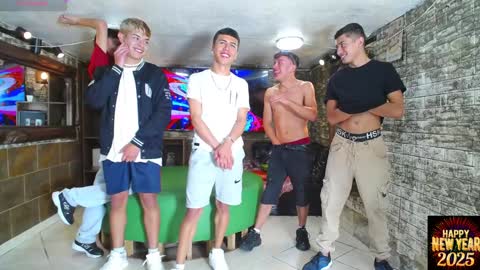 Snapshot of anghelytos chatting on December 29, 6:38 pm anghelytos online show from December 29, 6:38 pm