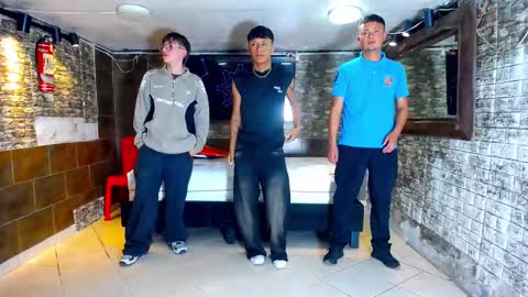 Snapshot of anghelytos chatting on October 4, 1:03 am anghelytos online show from October 4, 1:03 am