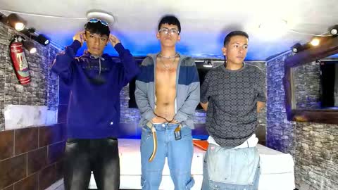 Snapshot of anghelytos chatting on October 31, 9:38 pm anghelytos online show from October 31, 9:38 pm