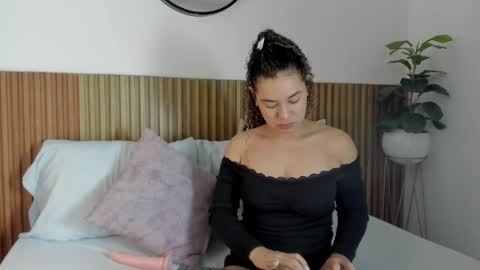 Snapshot of angie_leonn chatting on October 15, 12:27 pm A N G I E online show from October 15, 12:27 pm