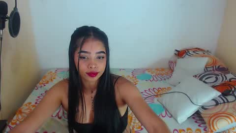 Snapshot of angielee01 chatting on January 10, 8:29 am Angie y Andres online show from January 10, 8:29 am