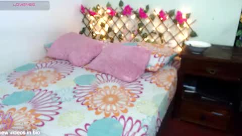 Snapshot of angielee01 chatting on October 2, 11:17 am Angie y Andres online show from October 2, 11:17 am