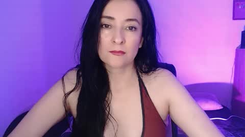 Snapshot of angiesquirt chatting on January 16, 2:30 am VALENTINA online show from January 16, 2:30 am