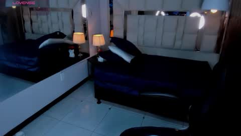 Snapshot of angueljones chatting on October 30, 7:21 am Anguel online show from October 30, 7:21 am