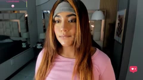 Snapshot of angueljones chatting on November 15, 5:16 am Anguel online show from November 15, 5:16 am