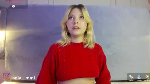 Snapshot of ania_mml chatting on September 18, 8:11 pm Ania online show from September 18, 8:11 pm