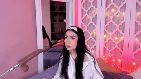 Snapshot of aniie_west chatting on February 19, 12:00 pm aniie_west online show from February 19, 12:00 pm