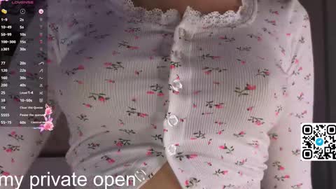 Snapshot of anika_heir chatting on November 15, 3:19 pm Alice online show from November 15, 3:19 pm