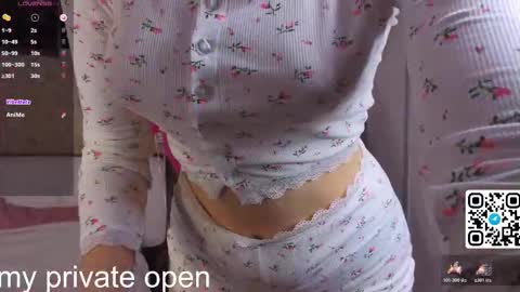 Snapshot of anika_heir chatting on November 19, 2:06 pm Alice online show from November 19, 2:06 pm