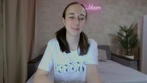 Snapshot of anikabloom chatting on January 22, 2:04 am anikabloom online show from January 22, 2:04 am