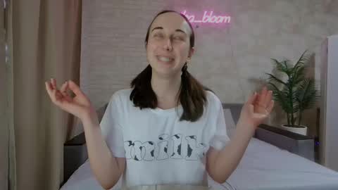 Snapshot of anikabloom chatting on January 22, 8:07 am anikabloom online show from January 22, 8:07 am