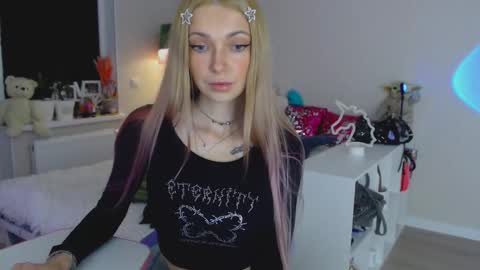 Snapshot of anita_moon_ chatting on October 28, 5:37 pm anita_moon_ online show from October 28, 5:37 pm