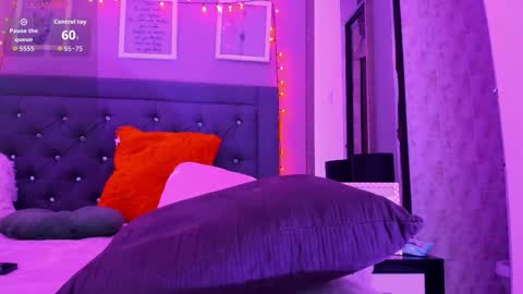 Snapshot of anitafox_ chatting on December 14, 3:28 pm Anitafoxx online show from December 14, 3:28 pm