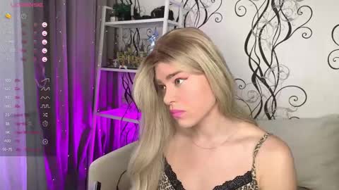 anjalin_sososok online show from March 17, 5:11 am