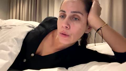 Anna online show from November 7, 7:03 pm