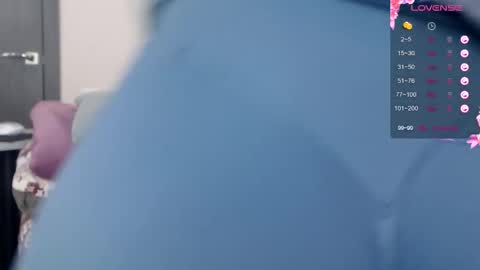 Snapshot of anna_asss chatting on December 17, 5:08 pm anna_asss online show from December 17, 5:08 pm