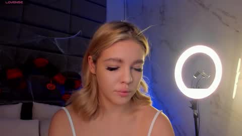 Anna online show from October 29, 1:52 am