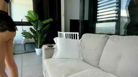 Snapshot of anna_royale chatting on December 3, 3:36 am Anna online show from December 3, 3:36 am