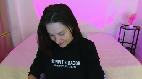 annaabels online show from October 4, 5:38 am