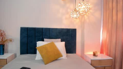 AnnaBrooks online show from April 2, 12:25 pm