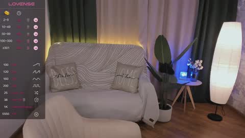 Snapshot of annacooleman_ chatting on December 12, 8:57 am Anna online show from December 12, 8:57 am