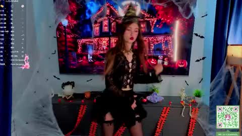 Holly Molly Im Polly online show from October 31, 6:25 am