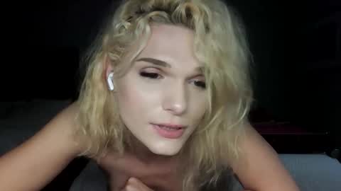 Snapshot of annamarrie777 chatting on October 20, 3:29 am AnnaMarrie online show from October 20, 3:29 am