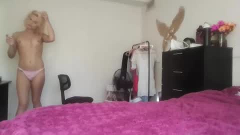 Snapshot of annamarrie777 chatting on November 15, 7:32 pm AnnaMarrie online show from November 15, 7:32 pm