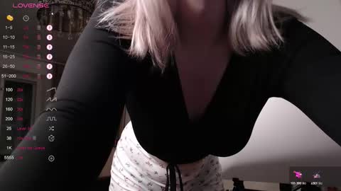 annamilky online show from October 5, 8:07 pm