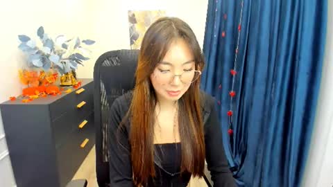 Anna online show from November 2, 11:45 am