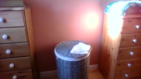 Snapshot of annecharlie chatting on October 4, 7:06 am annecharlie online show from October 4, 7:06 am