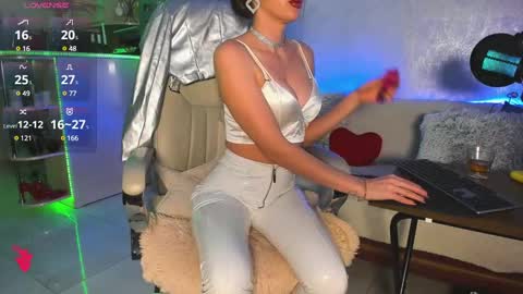 Annes online show from February 5, 10:01 pm